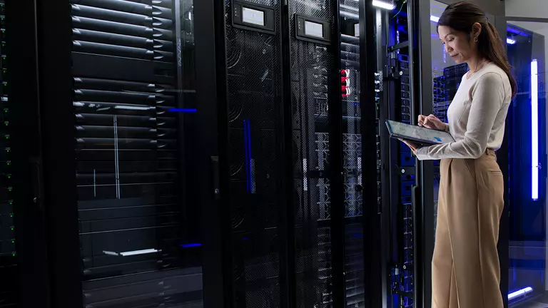 prod 5812553 lifestyle bulkshoot datacenter 01 0074 la9450t 1499x700